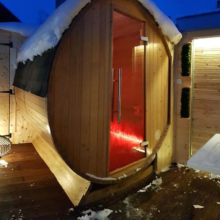 Apartment Plaza ----Wallbox 11Kw 16A ----- Private Spa- Jacuzzi, Infrared Sauna, Luxury Massage Chair, Parking, Entry With Pin 0 - 24H, Free Cancellation 24 Hours Before Check In Slavonski Brod Buitenkant foto