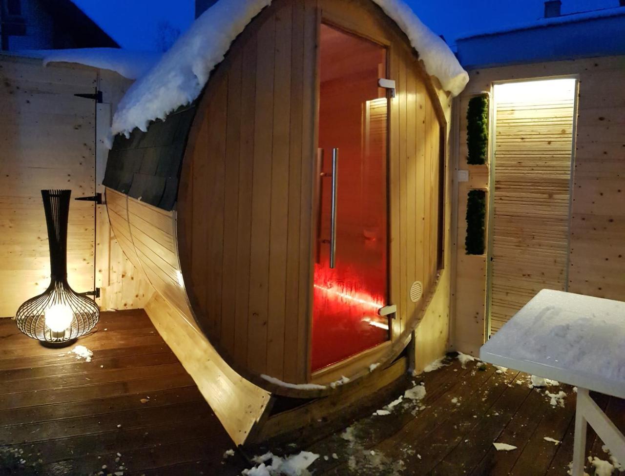 Apartment Plaza ----Wallbox 11Kw 16A ----- Private Spa- Jacuzzi, Infrared Sauna, Luxury Massage Chair, Parking, Entry With Pin 0 - 24H, Free Cancellation 24 Hours Before Check In Slavonski Brod Buitenkant foto
